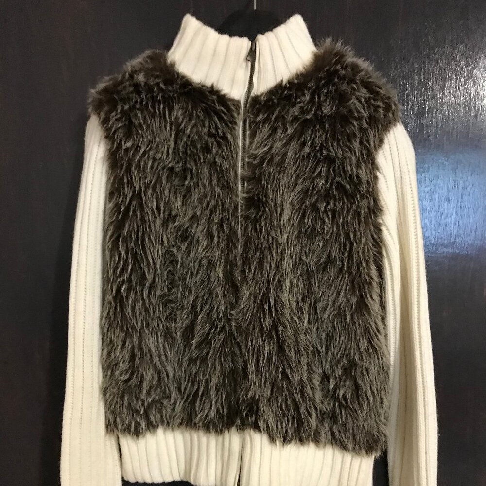 Ladies Cream Sweater With Faux Fur Size Medium